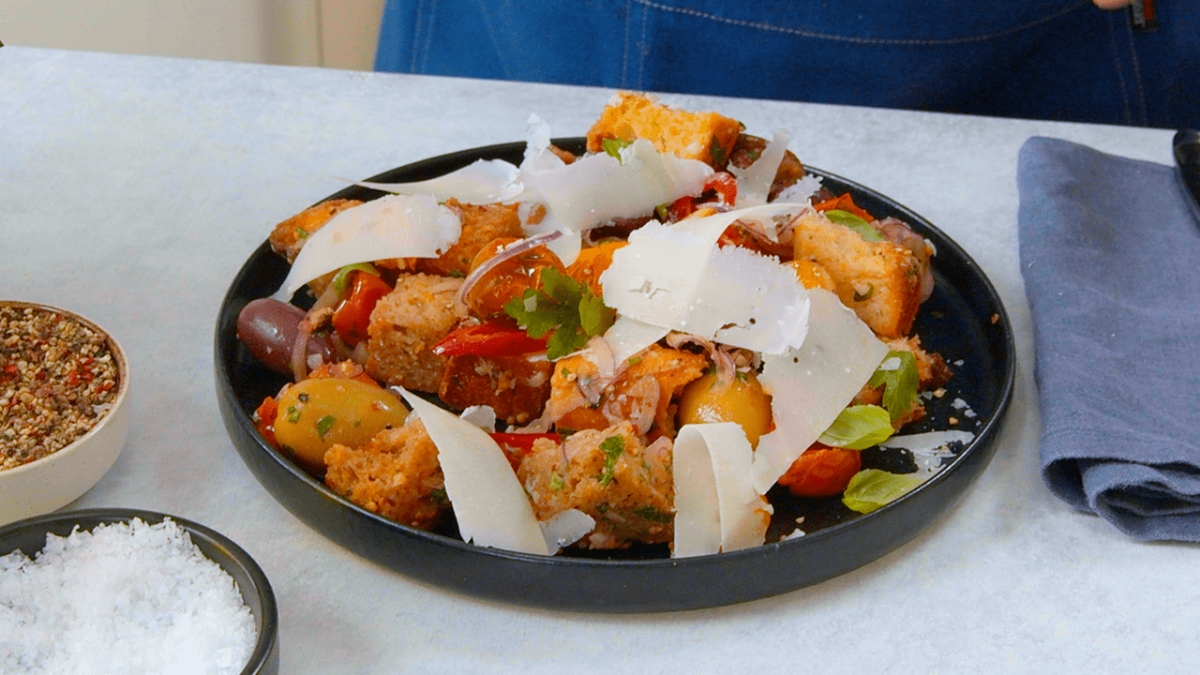 Cómo aprovechar tus restos de pan | Ensalada de pan