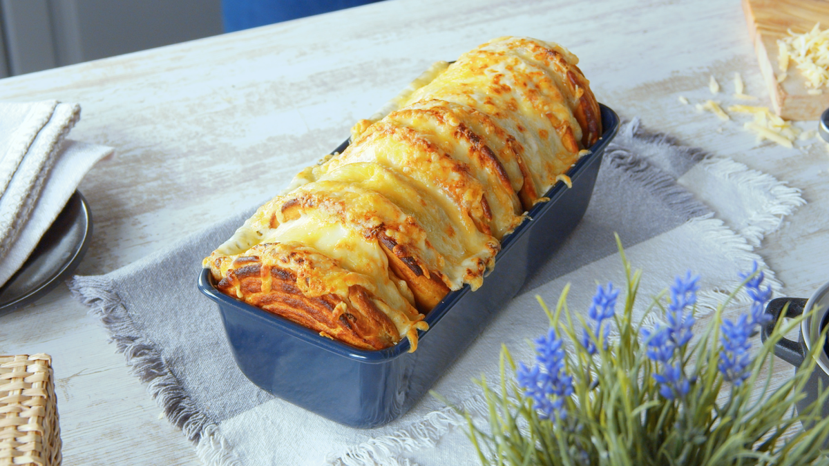 Tortitas Croque-Monsieur gratinadas en un molde.