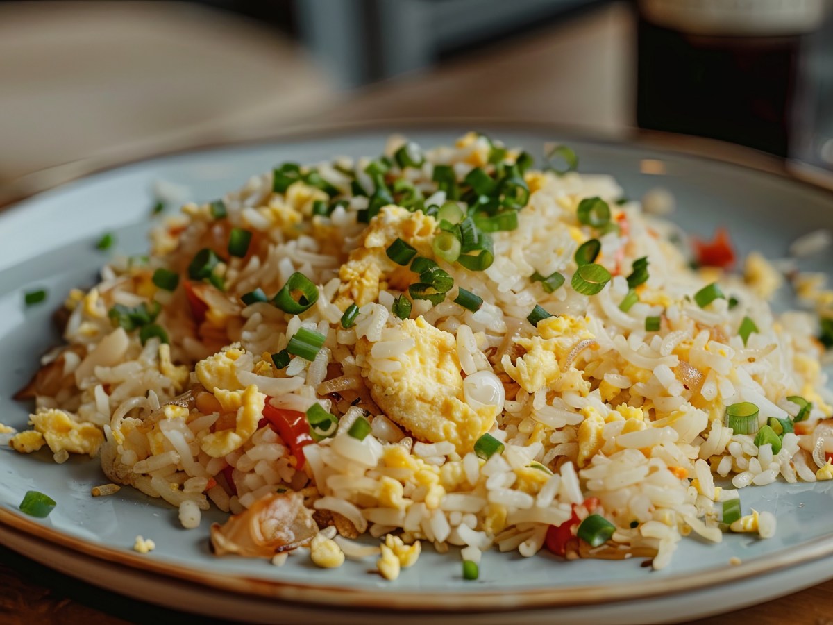Receta en 20 minutos: Este arroz frito con huevo sabe como en un restaurante asiático