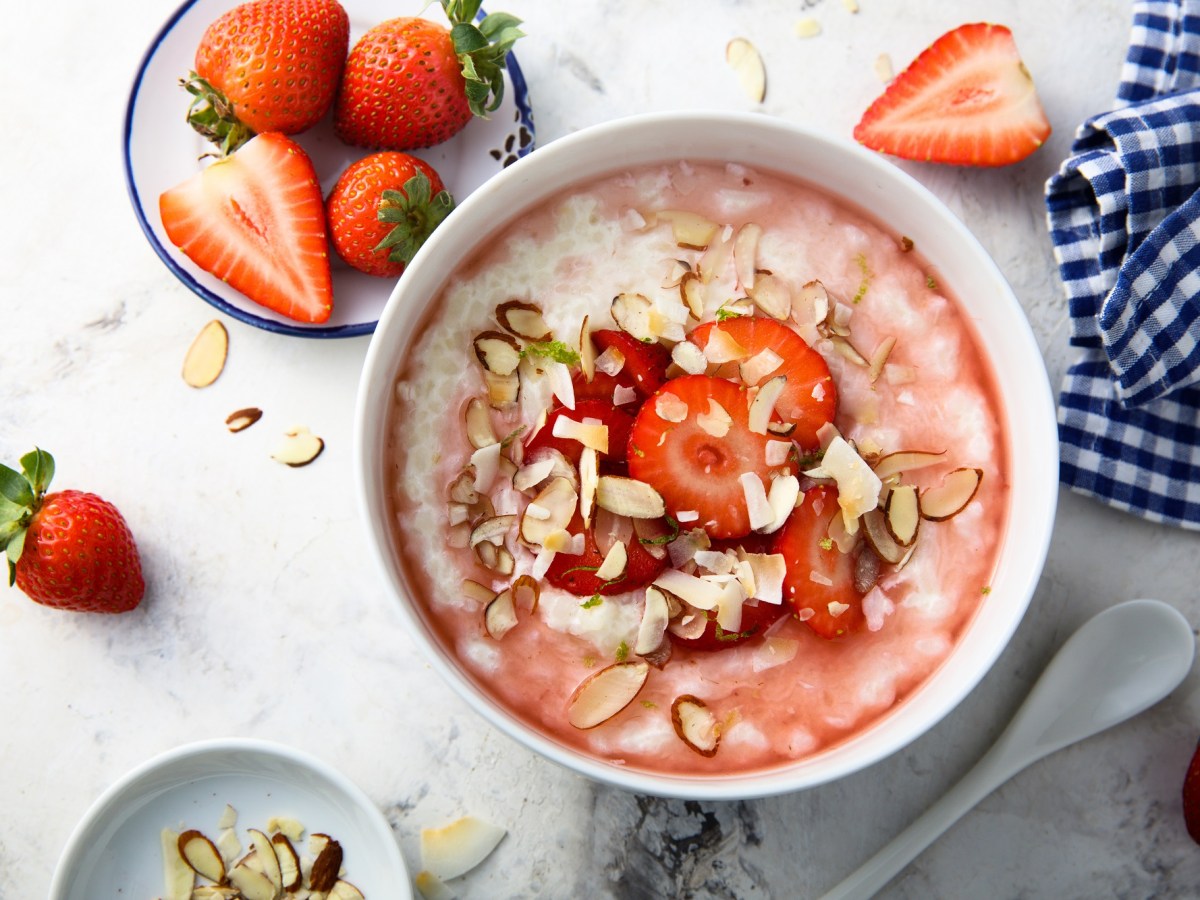 Gachas de fresa y almendra: un comienzo delicioso para tu día