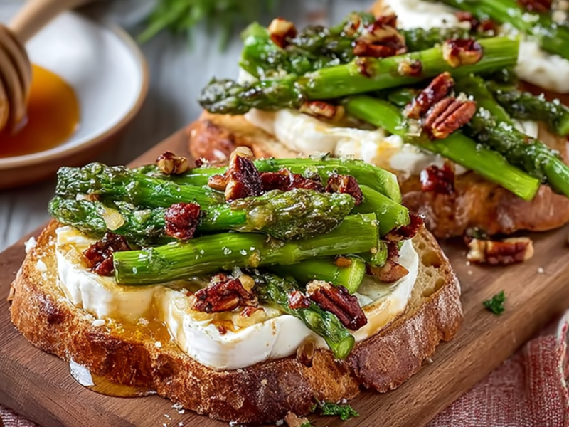 Tostada de espárragos y camembert: una estrella en tu mesa